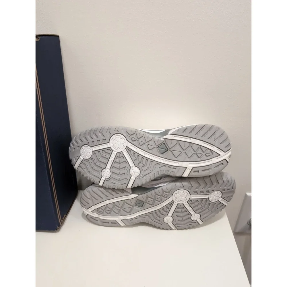 NWB FILA Cage Delirium Women's Tennis Sneakers White/Gray Size 9.5